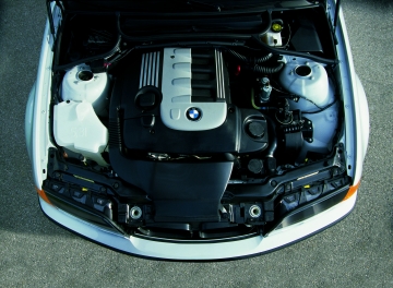BMW_serie3_moteur_moyen.jpg