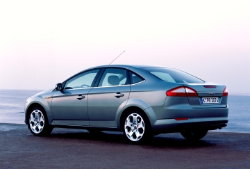 Ford_Mondeo_arriere_petit.jpg